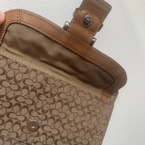 Tan coach wristlet - Picture 5 of 7